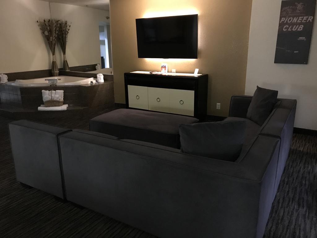 ג'ין Ramada By Wyndham Terrible'S Hotel & Casino מראה חיצוני תמונה