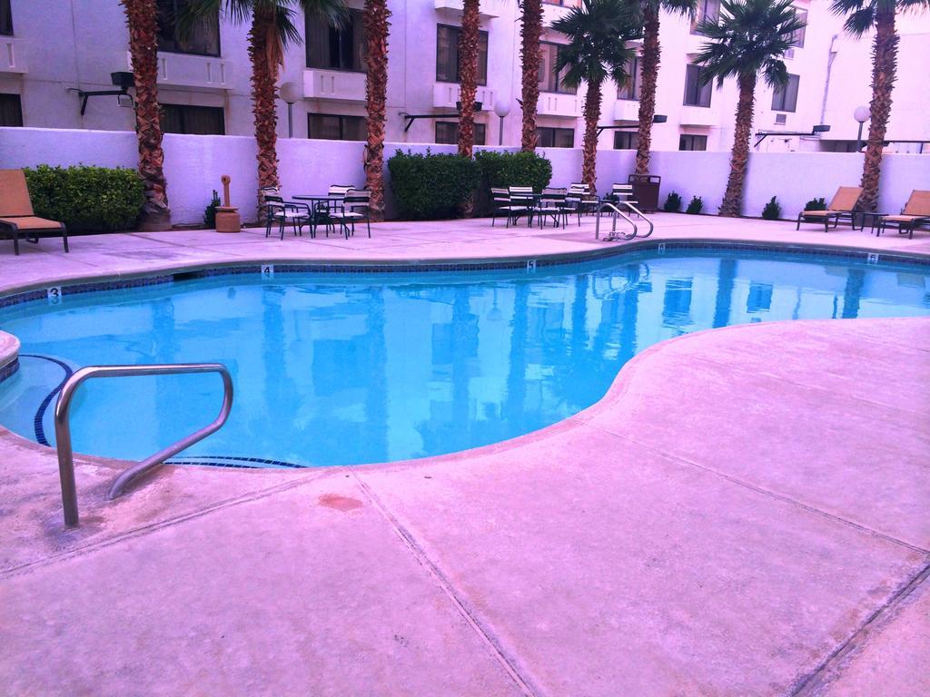 ג'ין Ramada By Wyndham Terrible'S Hotel & Casino מראה חיצוני תמונה