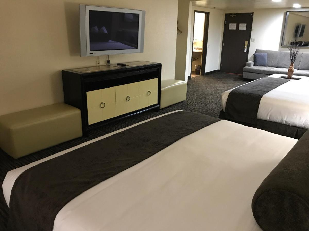 ג'ין Ramada By Wyndham Terrible'S Hotel & Casino מראה חיצוני תמונה